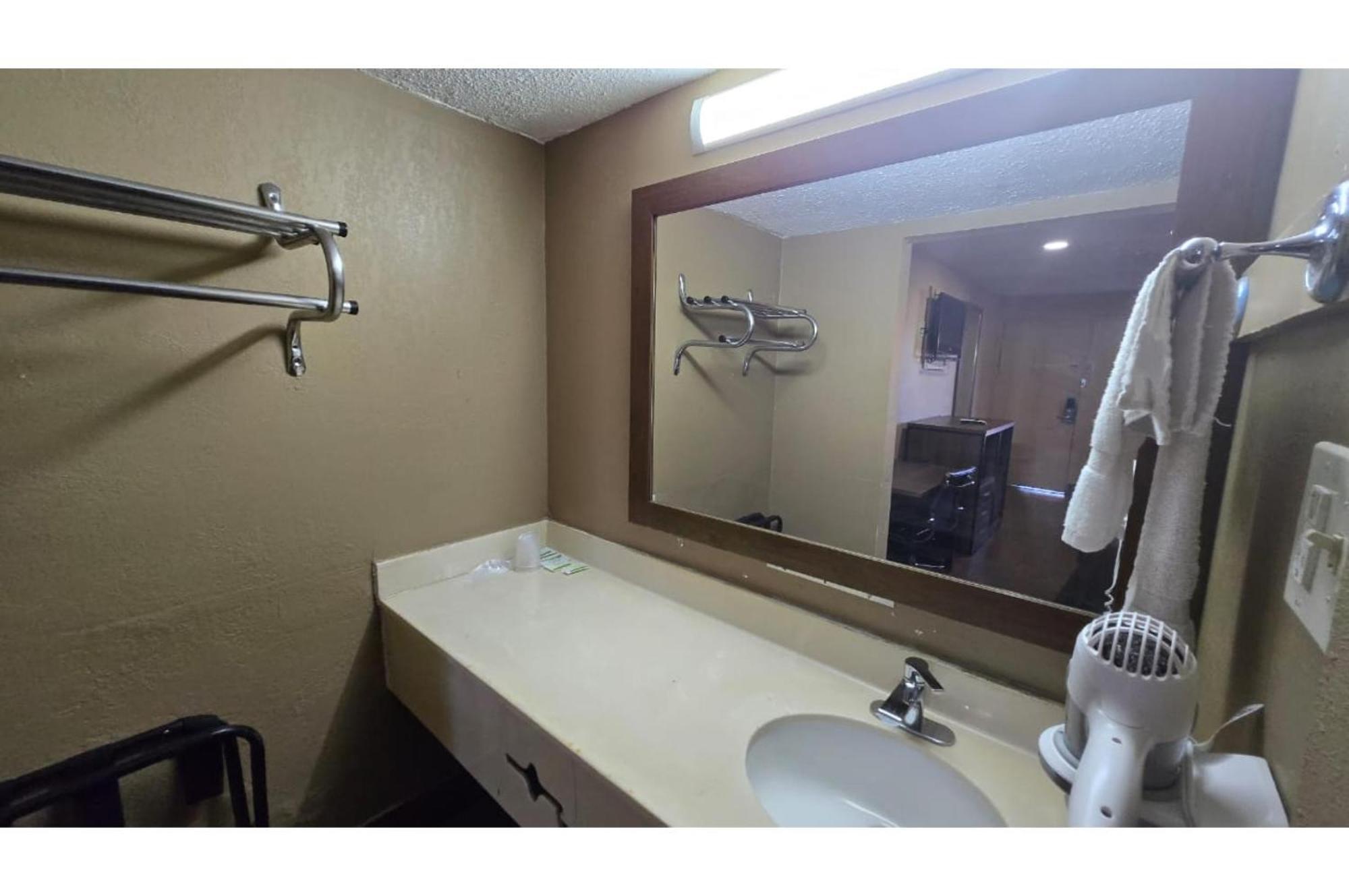 Oyo Hotel Pensacola I-10 & Hwy 29 Ferry Pass Ngoại thất bức ảnh